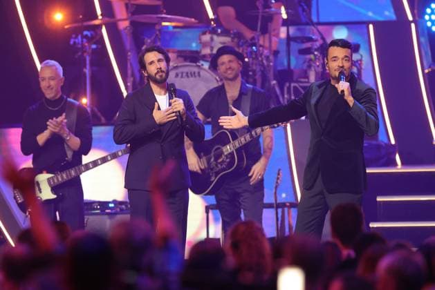 Die Giovanni Zarrella Show - Wir sagen Dankeschön Giovanni Zarrella mit Josh Groban. Die Giovanni Zarrella Show. ZDF-Live Sendung vom 22.11.2025 in der Baden-Arena Offenburg unter dem Motto Wir sagen Dankeschön. Offenburg, Baden-Württemberg, Deutschland.