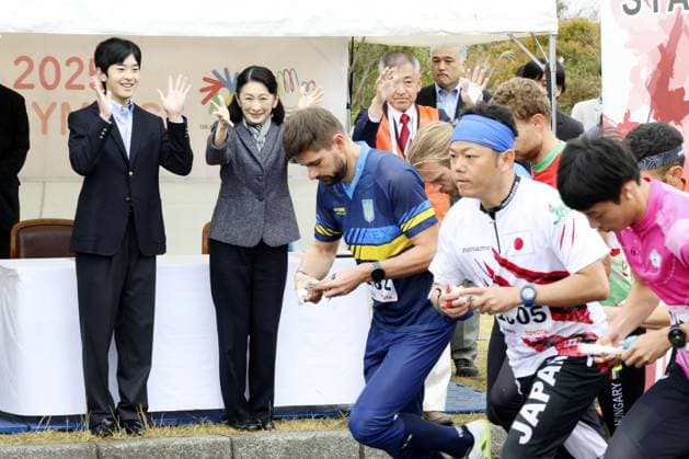 Crown princess, prince visit Izu Oshima Island Japanese Crown Princess Kiko and her son Prince Hisahito (back, L) watch Tokyo Deaflympics orienteering during a visit to Izu Oshima Island in the Pacific about 100 kilometers south of Tokyo on Nov. 23, 2025. (Pool photo)  A14AA0005057047P