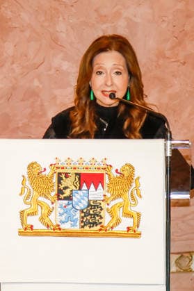 Sängerin Vicky Leandros bekommt den Bayerischen Verdienstorden in München München, 24.11.2025 Sängerin Vicky Leandros bei der Auszeichungsveranstaltung für Vicky Leandros für den Bayerischen Verdienstorden in München Bayern Copyright: xMatthiasxGränzdörferx