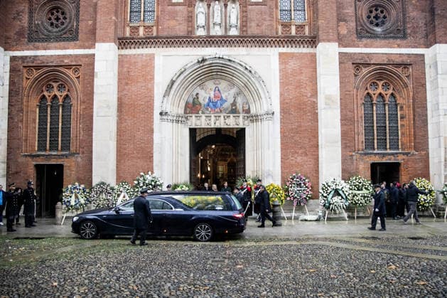 Milan, Ornella Vanoni s funeral in the church of San Marco in the Brera district. In the photo: The arrival of the coffin.  Copyright: xFrancescoxEnriquezx xipa-agency.netx xPoolxEmanuelexDexCarlixexFrancesx IPA_Agency_IPA68334869