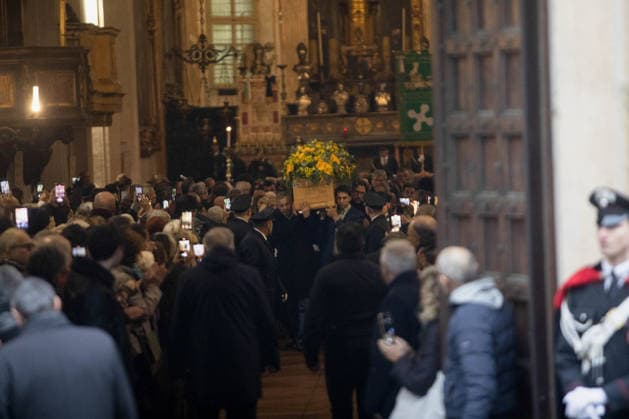 Milan, Funeral of Ornella Vanoni in the church of San Marco in the Brera district. In the photo: the coffin leaves the church.  Copyright: xFrancescoxEnriquezx xipa-agency.netx xPoolxEmanuelexDexCarlixexFrancesx IPA_Agency_IPA68336173