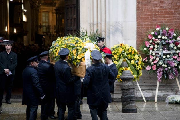 Milan, Funeral of Ornella Vanoni in the church of San Marco in the Brera district. In the photo: the coffin leaves the church.  Copyright: xFrancescoxEnriquezx xipa-agency.netx xPoolxEmanuelexDexCarlixexFrancesx IPA_Agency_IPA68336179