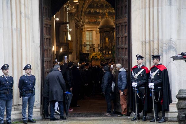 Milan, Funeral of Ornella Vanoni in the church of San Marco in the Brera district. In the photo: the coffin leaves the church.  Copyright: xFrancescoxEnriquezx xipa-agency.netx xPoolxEmanuelexDexCarlixexFrancesx IPA_Agency_IPA68336185