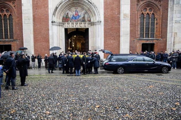 Milan, Funeral of Ornella Vanoni in the church of San Marco in the Brera district. In the photo: the coffin leaves the church.  Copyright: xFrancescoxEnriquezx xipa-agency.netx xPoolxEmanuelexDexCarlixexFrancesx IPA_Agency_IPA68336197