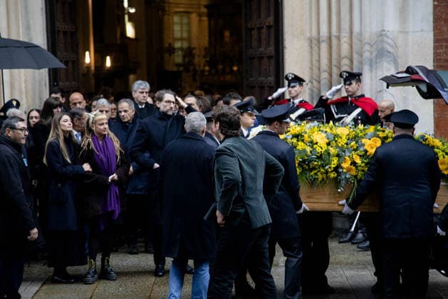 Milan, Funeral of Ornella Vanoni in the church of San Marco in the Brera district. In the photo: the coffin leaves the church.  Copyright: xFrancescoxEnriquezx xipa-agency.netx xPoolxEmanuelexDexCarlixexFrancesx IPA_Agency_IPA68336198