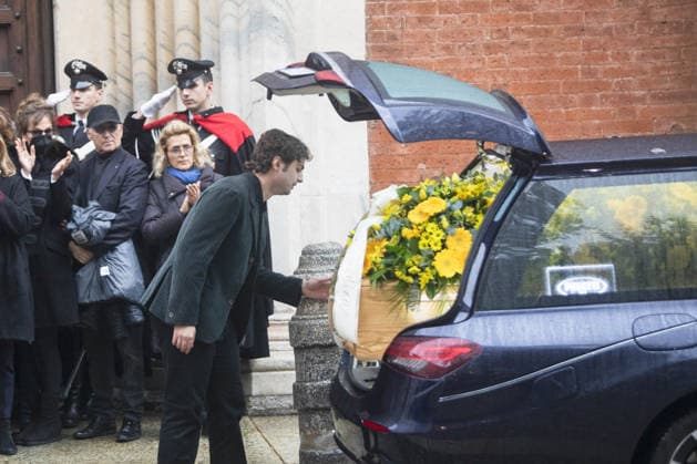Milan, Funeral of Ornella Vanoni in the church of San Marco in the Brera district. In the photo: her nephew Matteo salutes the coffin.  Copyright: xFrancescoxEnriquezx xipa-agency.netx xPoolxEmanuelexDexCarlixexFrancesx IPA_Agency_IPA68336228