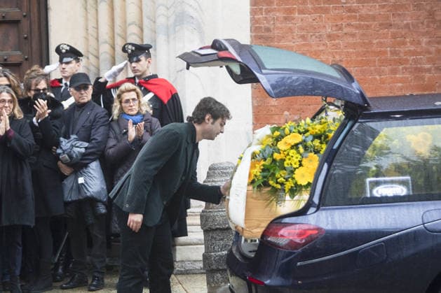 Milan, Funeral of Ornella Vanoni in the church of San Marco in the Brera district. In the photo: her nephew Matteo salutes the coffin.  Copyright: xFrancescoxEnriquezx xipa-agency.netx xPoolxEmanuelexDexCarlixexFrancesx IPA_Agency_IPA68336229