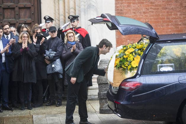 Milan, Funeral of Ornella Vanoni in the church of San Marco in the Brera district. In the photo: her nephew Matteo salutes the coffin.  Copyright: xFrancescoxEnriquezx xipa-agency.netx xPoolxEmanuelexDexCarlixexFrancesx IPA_Agency_IPA68336243