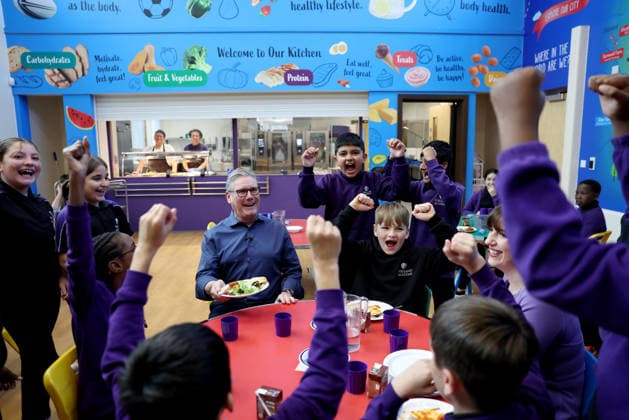 Prime Minister Keir Starmer visits Welland Academy 24 11 2025. Peterborough, United Kingdom. Prime Minister Keir Starmer and Education Secretary Bridget Phillipson visit Welland Academy to meet children who have benefitted from the governments free school meals initiative., Credit:Simon Dawson Avalon United Kingdom, Peterborough  Copyright: xSimonxDawsonx xAvalonx 1054401354