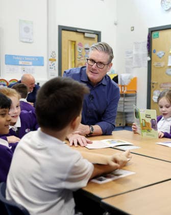 Prime Minister Keir Starmer visits Welland Academy 24 11 2025. Peterborough, United Kingdom. Prime Minister Keir Starmer and Education Secretary Bridget Phillipson visit Welland Academy to meet children who have benefitted from the governments free school meals initiative., Credit:Simon Dawson Avalon United Kingdom, Peterborough  Copyright: xSimonxDawsonx xAvalonx 1054401366