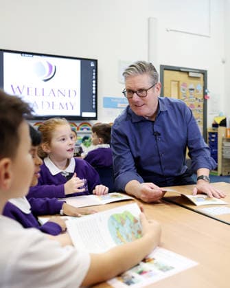Prime Minister Keir Starmer visits Welland Academy 24 11 2025. Peterborough, United Kingdom. Prime Minister Keir Starmer and Education Secretary Bridget Phillipson visit Welland Academy to meet children who have benefitted from the governments free school meals initiative., Credit:Simon Dawson Avalon United Kingdom, Peterborough  Copyright: xSimonxDawsonx xAvalonx 1054401370