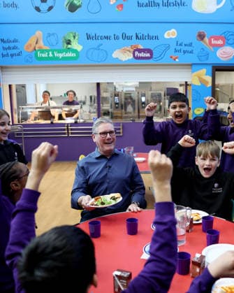 Prime Minister Keir Starmer visits Welland Academy 24 11 2025. Peterborough, United Kingdom. Prime Minister Keir Starmer and Education Secretary Bridget Phillipson visit Welland Academy to meet children who have benefitted from the governments free school meals initiative., Credit:Simon Dawson Avalon United Kingdom, Peterborough  Copyright: xSimonxDawsonx xAvalonx 1054401374
