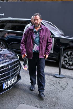 Exclusif Adam Sandler rentre à lhôtel Costes après une journée dinterview pour son dernier film JAY KELLY à Paris, France, le 24 novembre 2025 Yehiel Chekroune Bestimage Exclusive Adam Sandler returns to the hotel costs after a day of interview for the latest film JAY KELLY in Paris, France, on November 24, 2025 Paris France  Copyright: xYehielxChekrounex xBestimagexYehielxChekrounex xBestimagex