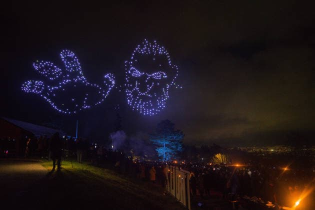 Premiere Troll 2 Oslo 20251124. Droneshow over Holmenkollen park hotell i forbindelse med premierefest for Troll 2 Foto: Thomas Fure NTB Oslo Norge hy5BkqTB7Ag EDITORIAL USE ONLY Ref:hy5BkqTB7Ag.jpg Copyright: xThomasxFurex xNTBx