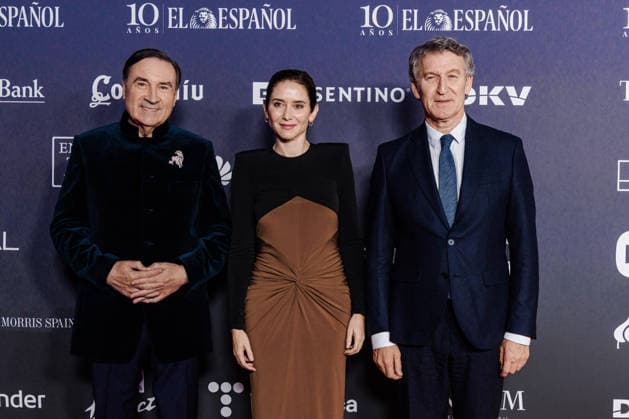 El Espanol organizes a gala to celebrate its tenth anniversary I D The director of the digital newspaper El Espanol, Pedro J Ramírez, the president of the Community of Madrid, Isabel Díaz Ayuso and the president of the Popular Party, Alberto Núnez Feijóo pose during the celebration of the tenth anniversary of El Espanol, at the Palacio de Cibeles, on November 24, 2025, in Madrid Spain The newspaper, chaired and directed by Pedro J Ramírez, commemorates its tenth anniversary with a gala attended by various political personalities to celebrate the newspapers history 24 NOVEMBER 2025 EL ESPAÑOL X ANIVERSARIO DIARIO PERIODISMO COMUNICACIÓN Carlos Lujá Madrid Madrid Madrid Espana  Copyright: xCarlosxLujanx 7123681
