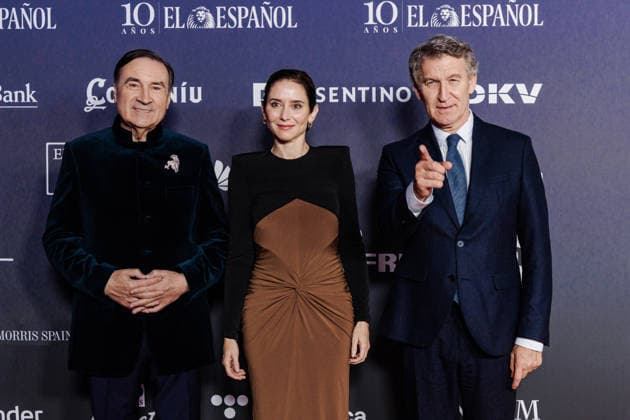 El Espanol organizes a gala to celebrate its tenth anniversary I D The director of the digital newspaper El Espanol, Pedro J Ramírez, the president of the Community of Madrid, Isabel Díaz Ayuso and the president of the Popular Party, Alberto Núnez Feijóo pose during the celebration of the tenth anniversary of El Espanol, at the Palacio de Cibeles, on November 24, 2025, in Madrid Spain The newspaper, chaired and directed by Pedro J Ramírez, commemorates its tenth anniversary with a gala attended by various political personalities to celebrate the newspapers history 24 NOVEMBER 2025 EL ESPAÑOL X ANIVERSARIO DIARIO PERIODISMO COMUNICACIÓN Carlos Lujá Madrid Madrid Madrid Espana  Copyright: xCarlosxLujanx 7123682