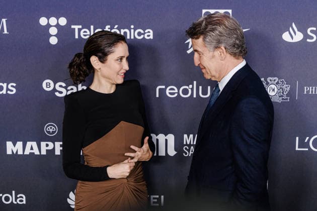 El Espanol organizes a gala to celebrate its tenth anniversary The president of the Community of Madrid, Isabel Díaz Ayuso, and the president of the Popular Party, Alberto Núnez Feijóo, pose during the celebration of the 10th anniversary of El Espanol, at the Palacio de Cibeles, on November 24, 2025, in Madrid Spain The newspaper, chaired and directed by Pedro J Ramírez, commemorates its tenth anniversary with a gala attended by various political personalities to celebrate the newspapers trajectory 24 NOVEMBER 2025 EL ESPAÑOL X ANIVERSARIO DIARIO PERIODISMO COMUNICACIÓN Carlos Lujá Madrid Madrid Spain  Copyright: xCarlosxLujanx 7123686