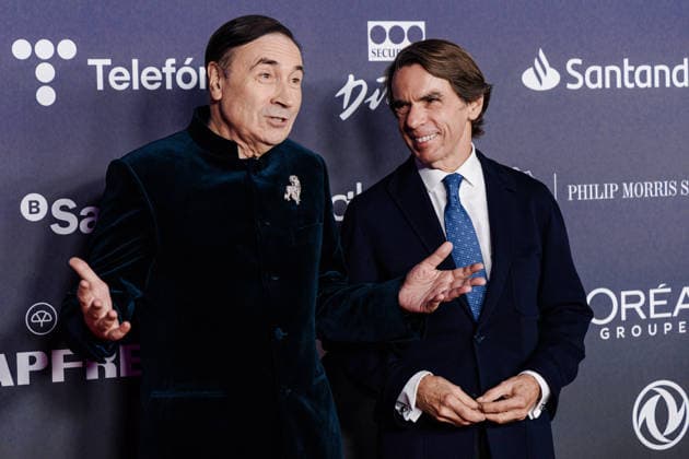 El Espanol organizes a gala to celebrate its tenth anniversary The director of the digital newspaper El Espanol, Pedro J Ramírez i , and the former president José María Aznar d , pose during the celebration of the tenth anniversary of El Espanol, at the Palacio de Cibeles, on November 24, 2025, in Madrid Spain The newspaper, Pedro J Ramírez, the president and director of the newspaper, commemorates its tenth anniversary with a gala event attended by various political personalities to celebrate the newspapers history 24 NOVEMBER 2025 EL ESPAÑOL X ANIVERSARIO DIARIO PERIODISMO COMUNICACIÓN Carlos Lujá Madrid Madrid Espana  Copyright: xCarlosxLujanx 7123707