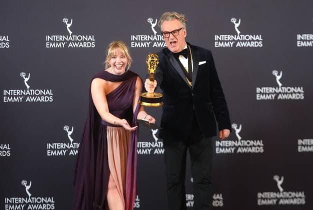 53rd International Emmy Awards NEW YORK, US - NOV 24: British producer Anya Wilson and British executive producer Kenton Allen (R) pose in the press room with the Comedy award for Ludwig pose in the press room during the 53rd International Emmy Awards Gala on Monday night, November 24, 2025, in New York City, United States. Selcuk Acar Anadolu New York United States. Editorial use only. Please get in touch for any other usage.  Copyright: x2025xAnadoluxSelcukxAcarx