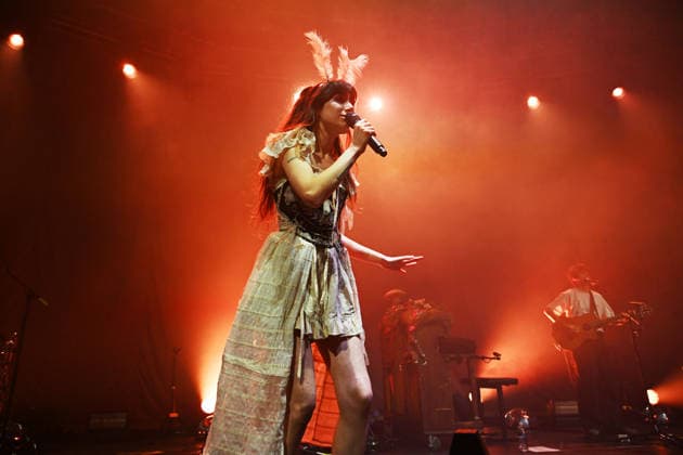 Dodie performing at Roundhouse LONDON, ENGLAND - NOVEMBER 24: Dodie (Dorothy Clark) performing at Roundhouse, Chalk Farm on November 24, 2025 in London, England. CAP MAR MAR Great Britain Copyright: xMartinxHarris CapitalxPicturesx