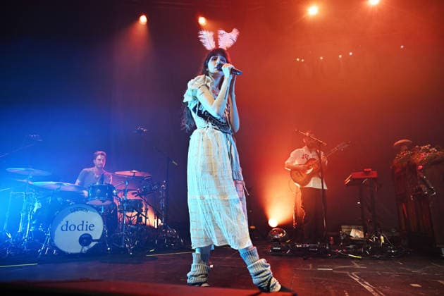 Dodie performing at Roundhouse LONDON, ENGLAND - NOVEMBER 24: Dodie (Dorothy Clark) performing at Roundhouse, Chalk Farm on November 24, 2025 in London, England. CAP MAR MAR Great Britain Copyright: xMartinxHarris CapitalxPicturesx