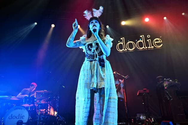 Dodie performing at Roundhouse LONDON, ENGLAND - NOVEMBER 24: Dodie (Dorothy Clark) performing at Roundhouse, Chalk Farm on November 24, 2025 in London, England. CAP MAR MAR Great Britain Copyright: xMartinxHarris CapitalxPicturesx