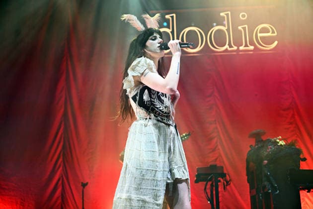 Dodie performing at Roundhouse LONDON, ENGLAND - NOVEMBER 24: Dodie (Dorothy Clark) performing at Roundhouse, Chalk Farm on November 24, 2025 in London, England. CAP MAR MAR Great Britain Copyright: xMartinxHarris CapitalxPicturesx