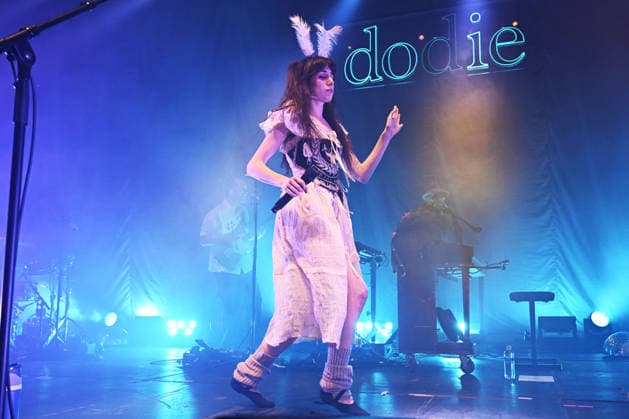 Dodie performing at Roundhouse LONDON, ENGLAND - NOVEMBER 24: Dodie (Dorothy Clark) performing at Roundhouse, Chalk Farm on November 24, 2025 in London, England. CAP MAR MAR Great Britain Copyright: xMartinxHarris CapitalxPicturesx