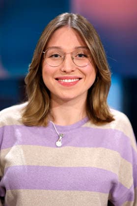 Webvideoproduzentin Bianca Heinicke (BibisBeautyPalace) in der ARD-Talkshow hart aber fair in den WDR-Studios Köln. Köln, 24.11.2025 NRW Deutschland Copyright: xChristophxHardtx