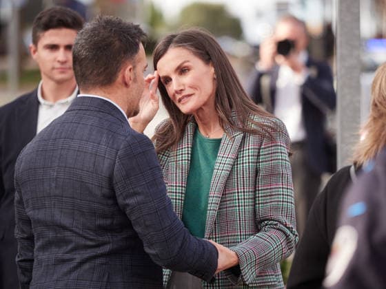 The Queen attends the tribute to filmmaker Alejandro Amenábar and the screening of his film Mar adentro Queen Letizia and film director Alejandro Amenábar say goodbye as they leave the tribute to filmmaker Alejandro Amenábar and the screening of his film Mar adentro, at the Moncayo Cinema, on November 25, 2025, in Tudela, Navarra Spain The Queen attended with students from several schools in Tudela, the cycle Our classics that pays tribute to the film director, screenwriter and composer, Alejandro Amenábar, within the Festival de Cine Ópera Prima Ciudad de Tudela In addition, the Queen attended the screening of the new film of the filmmaker Mar adentro, film starring Javier Bardem in which issues such as euthanasia, abortion or the right t Copyright: xEduardoxSanzx 7125142