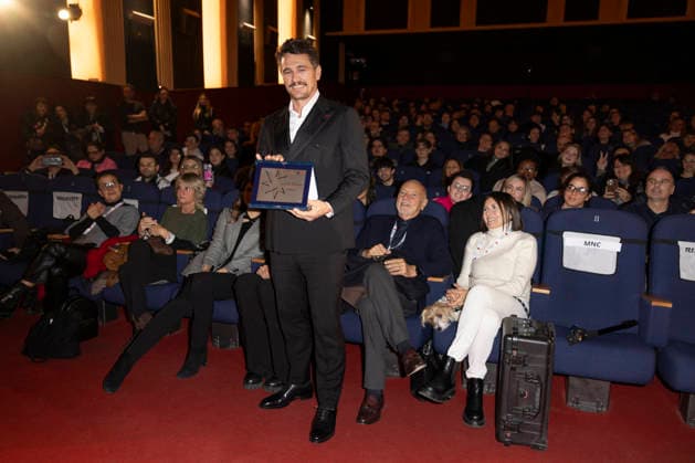 43 Turin Film Festival - James Franco photocall Stella della Mole Award TURIN, ITALY - NOVEMBER 25: James Franco poses at the photocall of Stella della Mole Award during the 43rd Torino Film Festival 2025 at Teatro Regio on November 25, 2025 in Turin, Italy. Photo Marco Piovanotto Abacapress.com  Copyright: xPiovanottoxMarco ABACAx