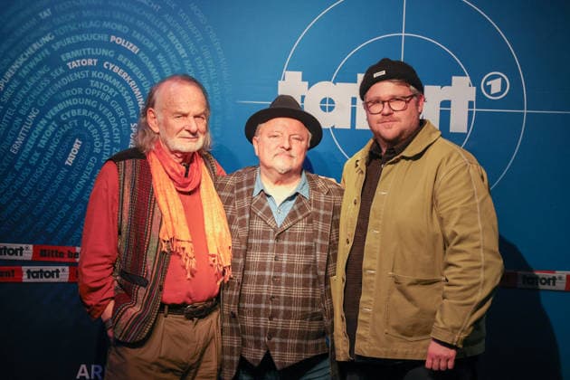 Premiere Münster-Tatort. Pressetermin zur Premiere des neuen ;Münster-Tatort Die Erfindung des Rades. Die Ausstrahlung ist am 7. Dezember im Ersten und der ARD Mediathek. Claus D. Clausnitzer, als Herbert Vaddern, Axel Prahl, als Frank Thiel und Björn Meyer, als Mirko Schrader. Thiel. Münster, Nordrhein-Westfalen, DEU, Deutschland, 25.11.2025