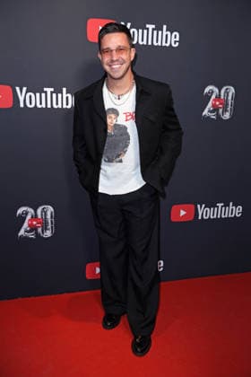 Nico Santos auf dem Roten Teppich zum YOUTUBE MUSIC AWARD DINNER im Grill Royal in Berlin am 25.11.2025
