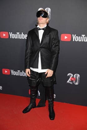Ski Aggu (August Jean Diederich) auf dem Roten Teppich zum YOUTUBE MUSIC AWARD DINNER im Grill Royal in Berlin am 25.11.2025