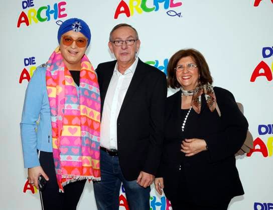 Julian F.M. Stoeckel, Bernd Siggelkow, Judith Stückler bei der Feier 30 Jahre Die Arche in Berlin.
