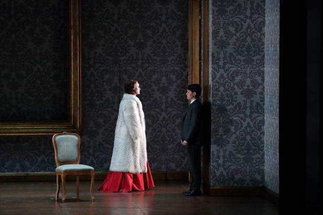 Vida Mikneviciute (als Fürstin Fedora Romazov) und Arianna Manganello (als Dimitri), v.l., während der Fotoprobe für Fedora in der Deutschen Oper in Berlin, 25. November 2025. Melodramma in drei Akten von Umberto Giordano. Musikalische Leitung John Fiore. Inszenierung Christof Loy. Bühne und Kostüme Herbert Murauer. Premiere ist am 27. November 2025. Deutsche Oper Berlin Fedora