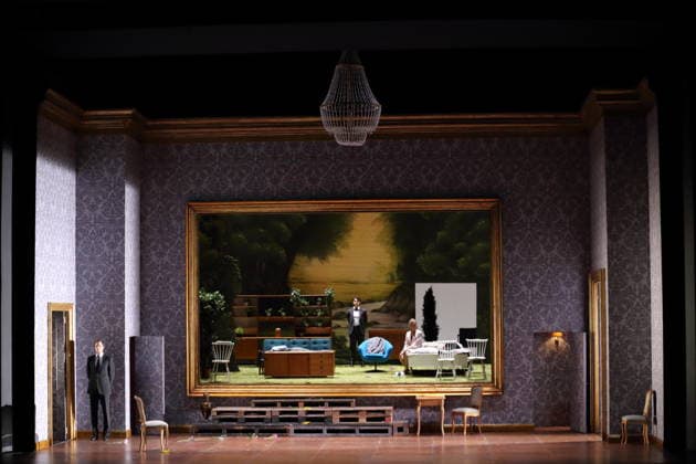 Arianna Manganello (als Dimitri) und Vida Mikneviciute (als Fürstin Fedora Romazov), v.l., während der Fotoprobe für Fedora in der Deutschen Oper in Berlin, 25. November 2025. Melodramma in drei Akten von Umberto Giordano. Musikalische Leitung John Fiore. Inszenierung Christof Loy. Bühne und Kostüme Herbert Murauer. Premiere ist am 27. November 2025. Deutsche Oper Berlin Fedora