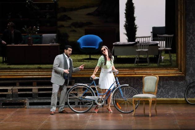 Navasard Hakobyan (als Giovanni de Siriex) und Julia Muzychenko (als Gräfin Olga Sukarev) während der Fotoprobe für Fedora in der Deutschen Oper in Berlin, 25. November 2025. Melodramma in drei Akten von Umberto Giordano. Musikalische Leitung John Fiore. Inszenierung Christof Loy. Bühne und Kostüme Herbert Murauer. Premiere ist am 27. November 2025. Deutsche Oper Berlin Fedora