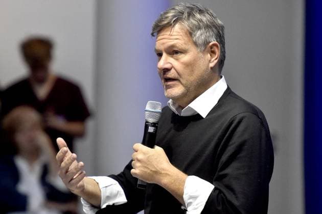 Bundeswirtschaftsminister a.D . hält Vortrag in UWH ** NUR FÜR REDAKTIONELLE ZWECKE ** EDITORIAL USE ONLY **<p>Robert Habeck, Bundeswirtschaftsminister a.D., hält am 26.11.2025 einen Vortrag in der UWH an der Alfred-Herrhausen-Straße in Witten -- Deutschland NRW Witten Copyright: JürgenxTheobald
