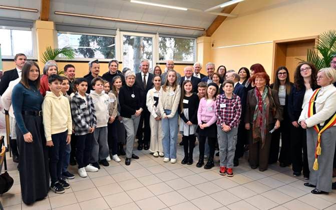 The King Visits Alzheimer Cafe JUPRELLE, BELGIUM - NOVEMBER 26 : King Philippe participates in a session of the Alzheimer Café in Juprelle, a ViADem municipality (dementia-friendly city or municipality). The Alzheimer Café is a meeting place where people with Alzheimer s disease, their loved ones, carers, healthcare providers and other interested parties can meet in a warm and informal atmosphere. Over snacks and drinks, they talk about daily life with the disease and work to break down taboos. It is not a medical consultation or therapy, but a place where people can get information, share experiences, find support and reduce loneliness. The meetings are organised by De Ligue Nationale Alzheimer Liga ASBL vzw Vog, chaired by Baroness Hen Copyright: xBertxVanxDenxBrouckex