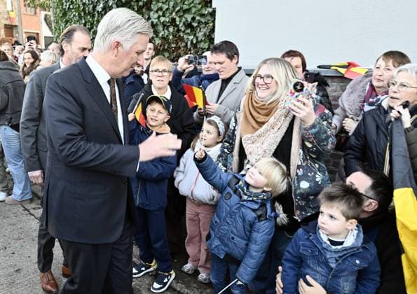 King Philippe - Filip of Belgium pictured during a royal visit to the Alzheimer cafe in Juprelle, Wednesday 26 November 2025. The Alzheimer Cafe is a meeting place where people with Alzheimer s disease, their loved ones, carers, healthcare providers and other interested parties can meet in a warm and informal atmosphere.  ERICxLALMAND 144435937