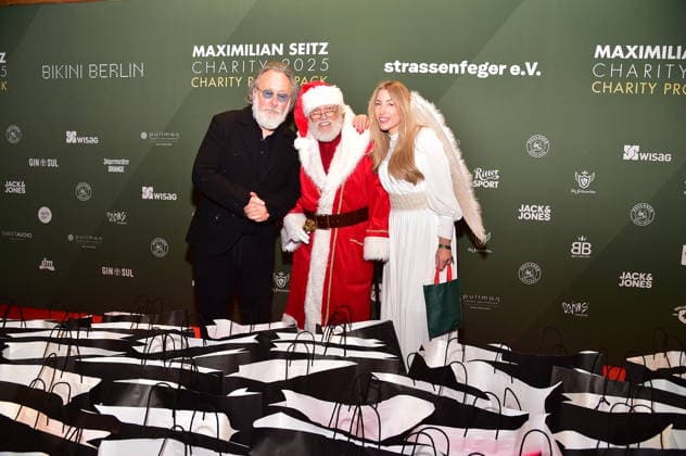 5.te Charity Promi Pack im BIKINI Friedrich Lichtenstein mit Wihnachtsmann und Engel zum 5 Mal Veranstaltet Maimilian Seitz Charity Promi Pack im BIKINI in Berlin am 25.11.2025