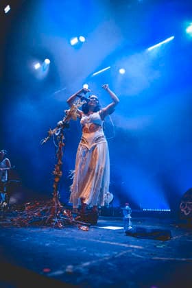 La Nina, Furèsta Europa Tour 2025 in Napoli, Italy - 26 Nov 2025 The Italian singer writer Carola Moccia better known as La Nina performs live at the PalaPartenope during her Furèsta Europa Tour 2025. Napoli Italy Copyright: xPaolaxVisonex xSOPAxImagesx PVNina628
