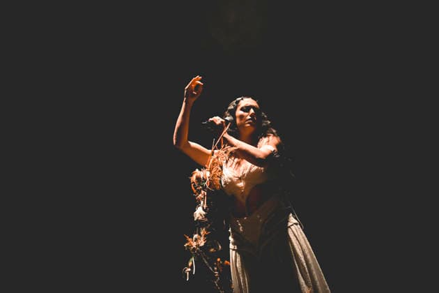 La Nina, Furèsta Europa Tour 2025 in Napoli, Italy - 26 Nov 2025 The Italian singer writer Carola Moccia better known as La Nina performs live at the PalaPartenope during her Furèsta Europa Tour 2025. Napoli Italy Copyright: xPaolaxVisonex xSOPAxImagesx PVNina640