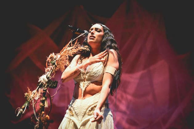 La Nina, Furèsta Europa Tour 2025 in Napoli, Italy - 26 Nov 2025 The Italian singer writer Carola Moccia better known as La Nina performs live at the PalaPartenope during her Furèsta Europa Tour 2025. Napoli Italy Copyright: xPaolaxVisonex xSOPAxImagesx PVNina655