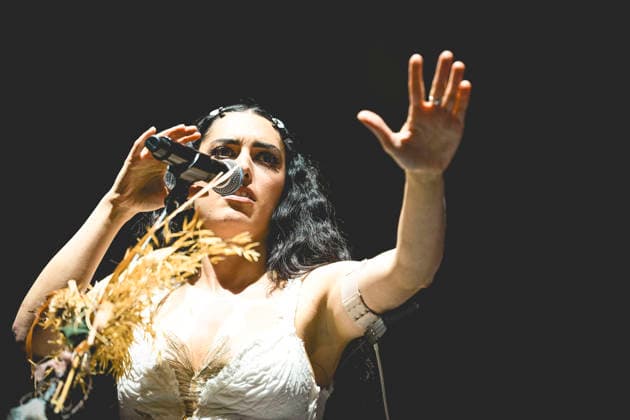 La Nina, Furèsta Europa Tour 2025 in Napoli, Italy - 26 Nov 2025 The Italian singer writer Carola Moccia better known as La Nina performs live at the PalaPartenope during her Furèsta Europa Tour 2025. Napoli Italy Copyright: xPaolaxVisonex xSOPAxImagesx PVNina670