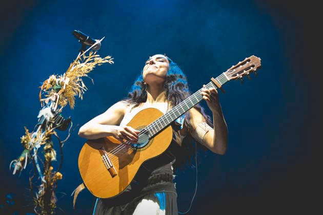 La Nina, Furèsta Europa Tour 2025 in Napoli, Italy - 26 Nov 2025 The Italian singer writer Carola Moccia better known as La Nina performs live at the PalaPartenope during her Furèsta Europa Tour 2025. Napoli Italy Copyright: xPaolaxVisonex xSOPAxImagesx PVNina680