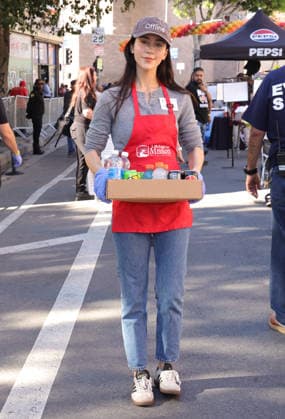 26 November 2025 - Los Angeles, California - Cailey Cowan. 2025 Thanks & Giving On Skid Row held at Los Angeles Mission. Los Angeles USA - ZUMAa123 20251126_zaa_a123_014 Copyright: xADx