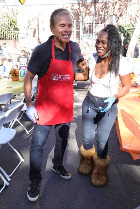 26 November 2025 - Los Angeles, California - Antonio Villaraigosa,. 2025 Thanks & Giving On Skid Row held at Los Angeles Mission. Los Angeles USA - ZUMAa123 20251126_zaa_a123_056 Copyright: xADx