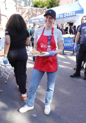 26 November 2025 - Los Angeles, California - Jodie Sweetin,. 2025 Thanks & Giving On Skid Row held at Los Angeles Mission. Photo Copyright: xAdMediax